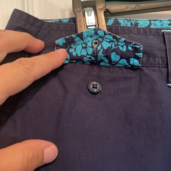 Women’s sz 12 Eddie Bauer cargo shorts Navy w/ aqua accents. Drawstring belt - Picture 8 of 10